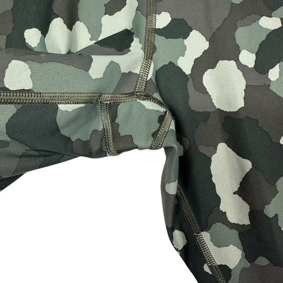 Athleta Lightning Camo 7/8 Tight with Pockets Size Large - Picture 3 of 8